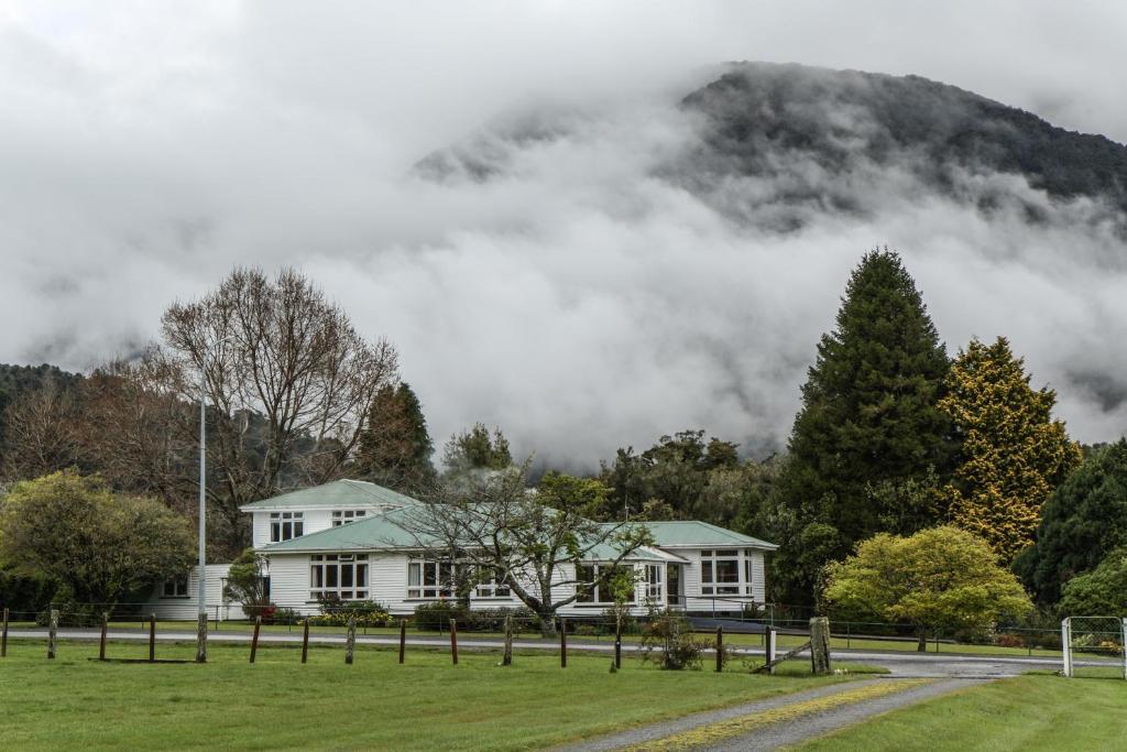 Rainforest Motel Fox Glacier Exteriér fotografie